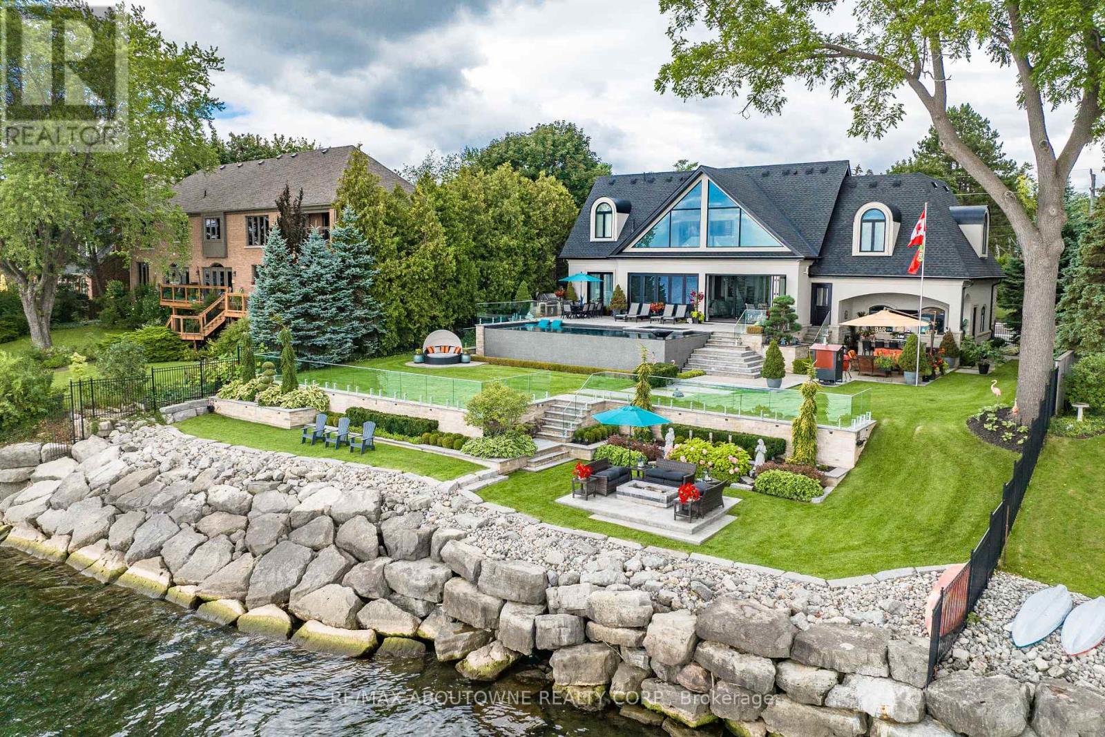 












3188 LAKESHORE ROAD

,
Burlington (Roseland),




Ontario
L7N1A4


