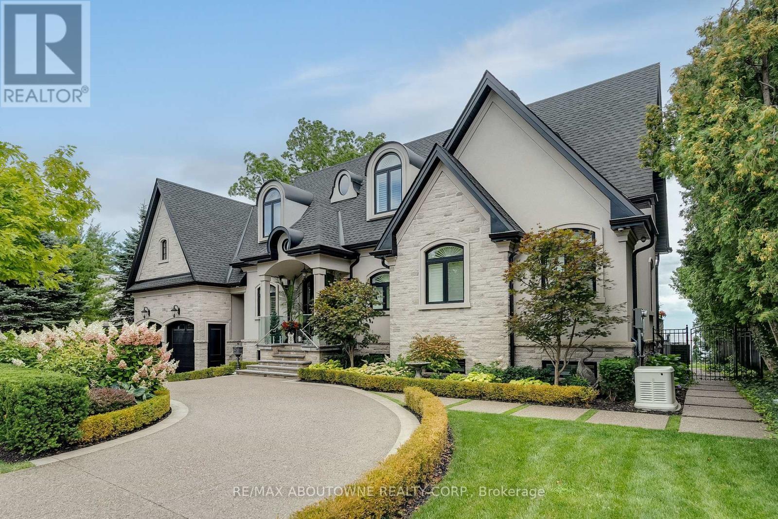 












3188 LAKESHORE ROAD

,
Burlington (Roseland),




Ontario
L7N1A4


