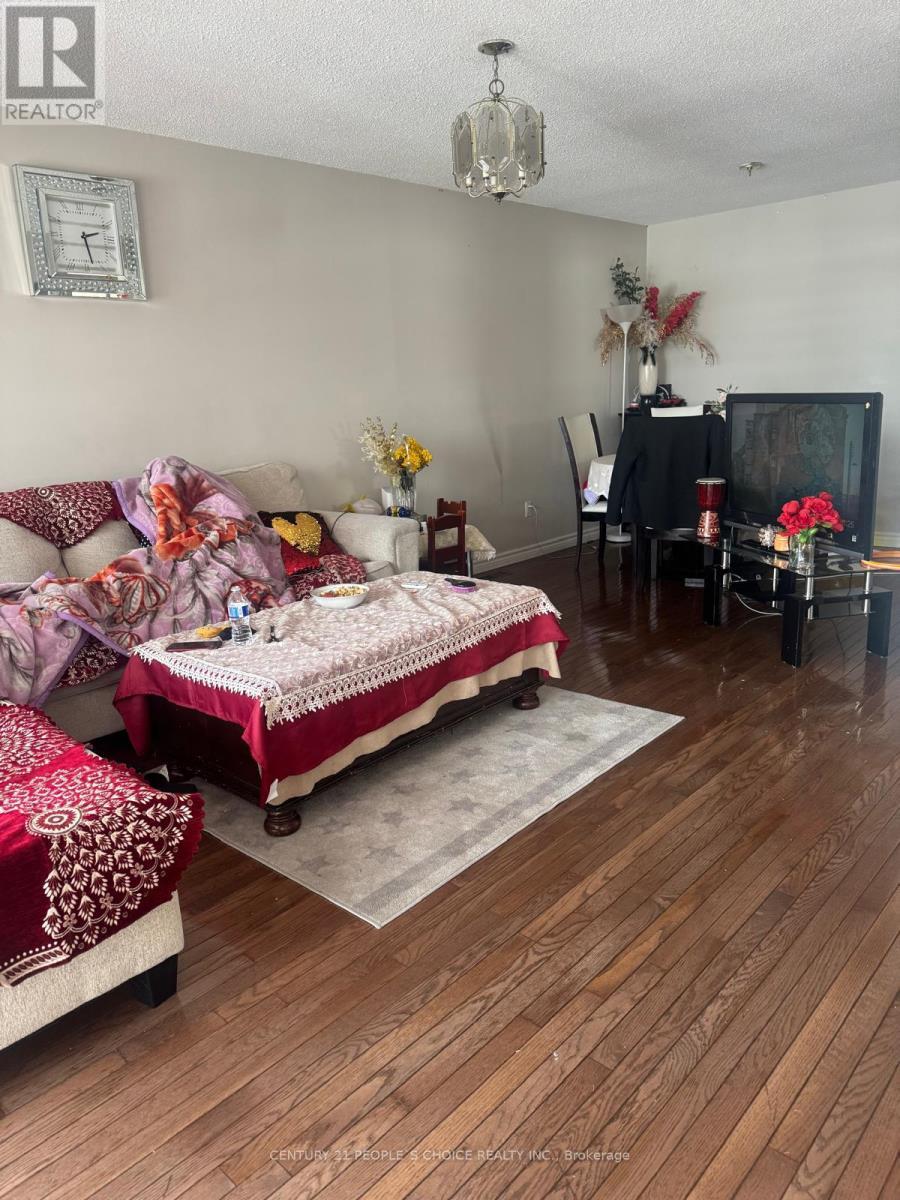 












UPPER - 14 ALBERMARLE COURT

,
Brampton (Heart Lake),




Ontario
L6Z1R4

