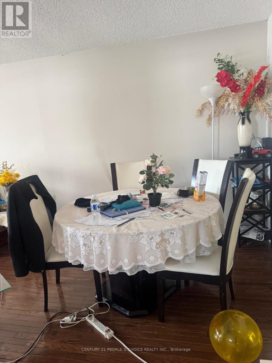 












UPPER - 14 ALBERMARLE COURT

,
Brampton (Heart Lake),




Ontario
L6Z1R4

