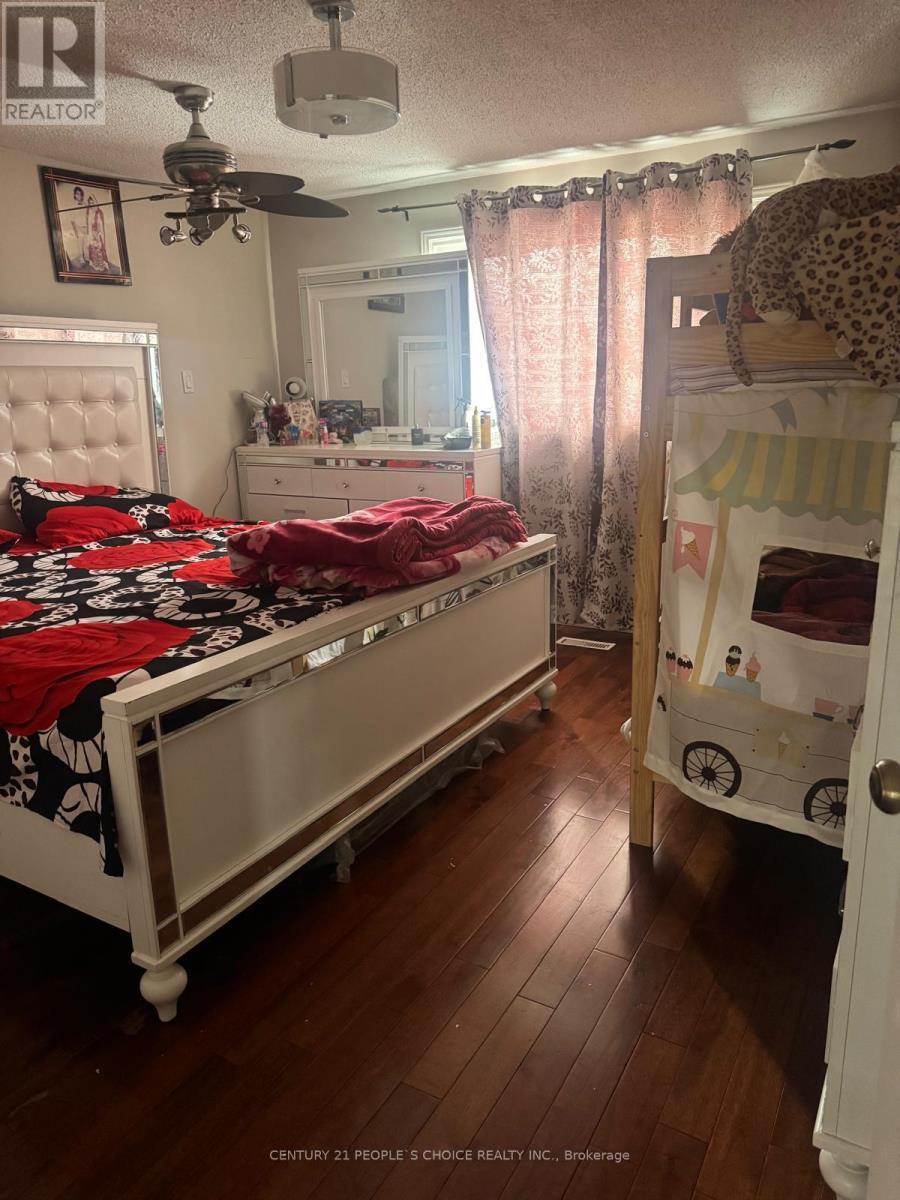 












UPPER - 14 ALBERMARLE COURT

,
Brampton (Heart Lake),




Ontario
L6Z1R4

