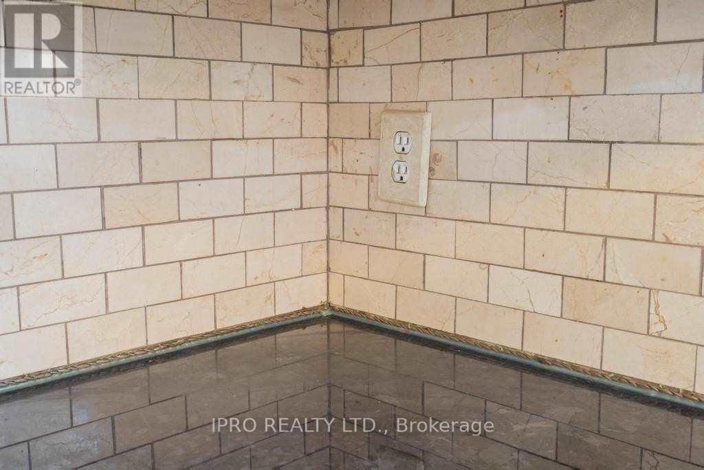












RM 1 - 12 KING GEORGE ROAD

,
Toronto (Weston),




Ontario
M9N2C1

