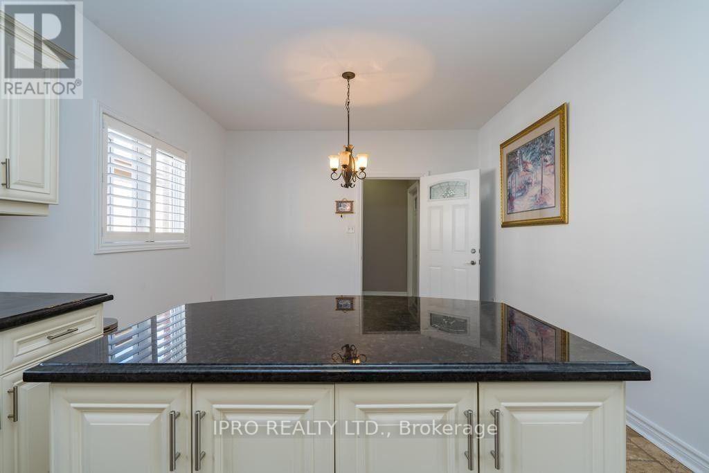 












RM 1 - 12 KING GEORGE ROAD

,
Toronto (Weston),




Ontario
M9N2C1

