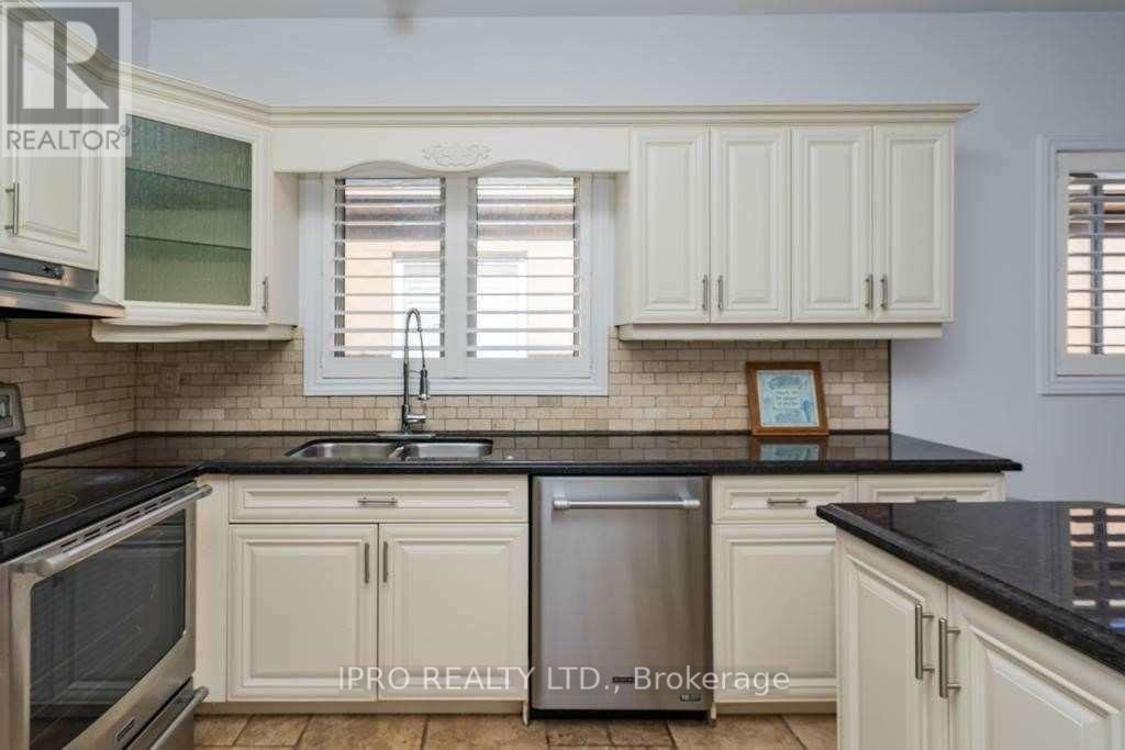 












RM 1 - 12 KING GEORGE ROAD

,
Toronto (Weston),




Ontario
M9N2C1

