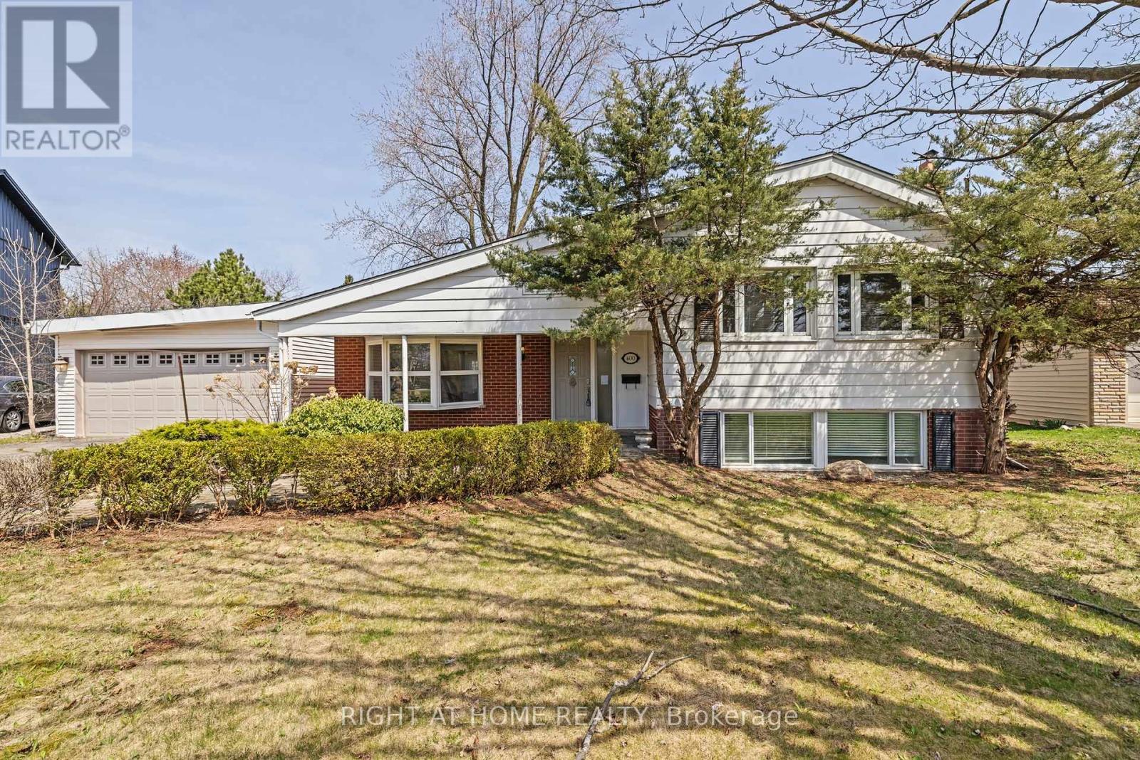 












600 WEYNWAY COURT

,
Oakville (WO West),




Ontario
L6L4G7

