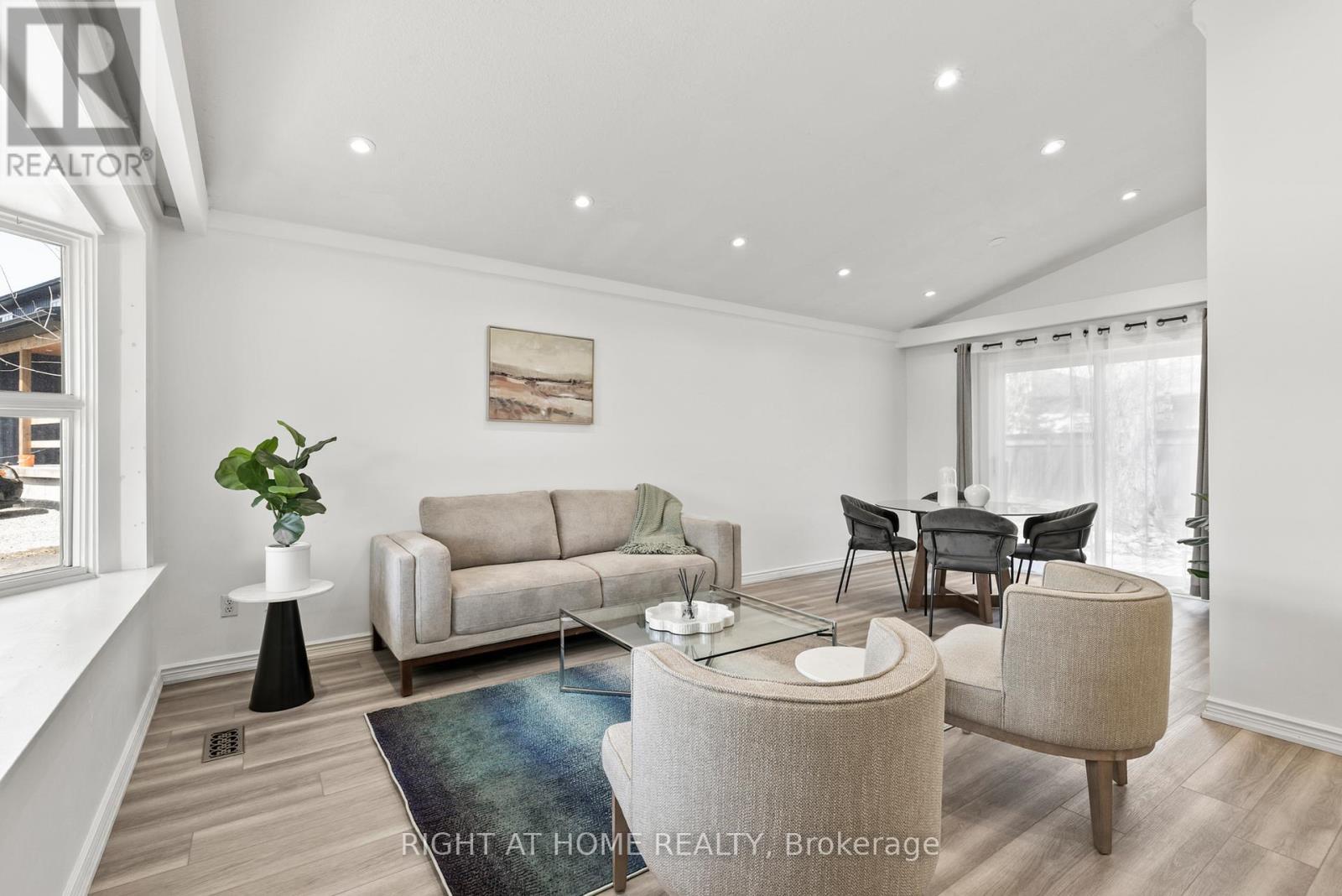 












600 WEYNWAY COURT

,
Oakville (WO West),




Ontario
L6L4G7

