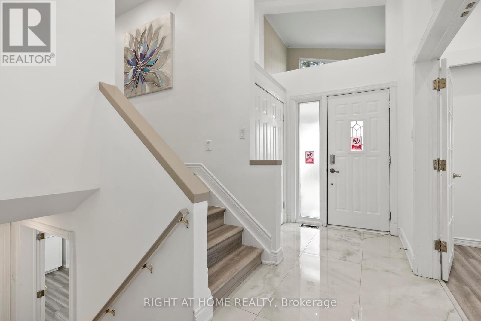 












600 WEYNWAY COURT

,
Oakville (WO West),




Ontario
L6L4G7

