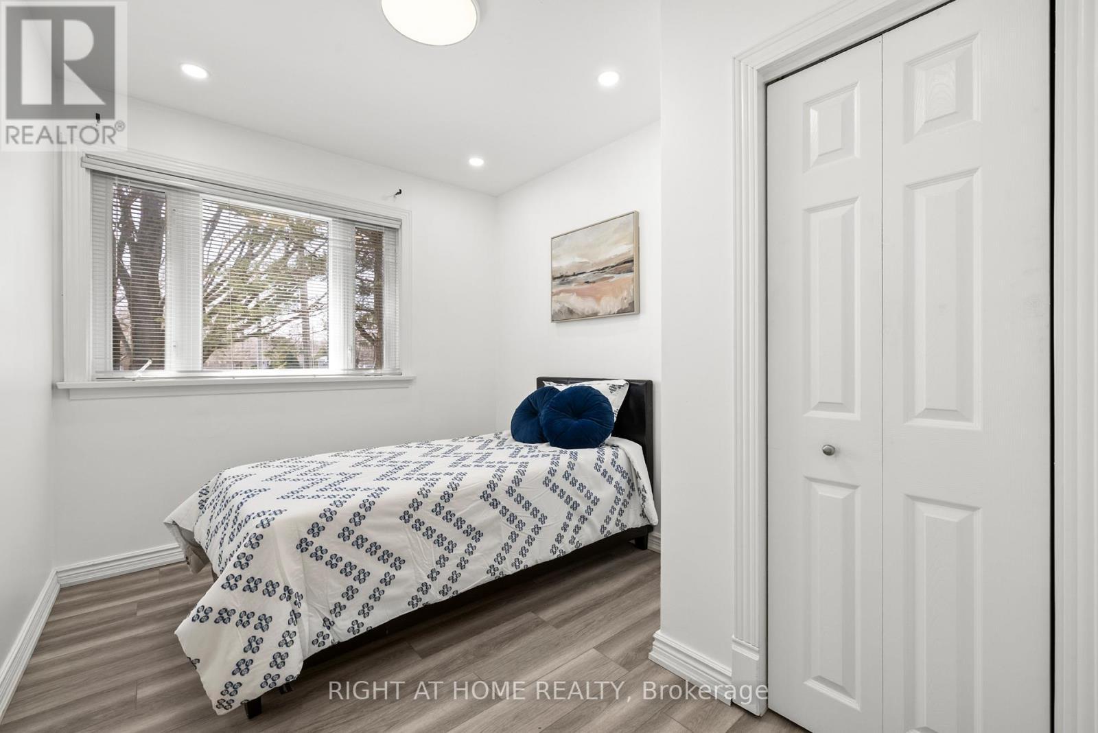 












600 WEYNWAY COURT

,
Oakville (WO West),




Ontario
L6L4G7

