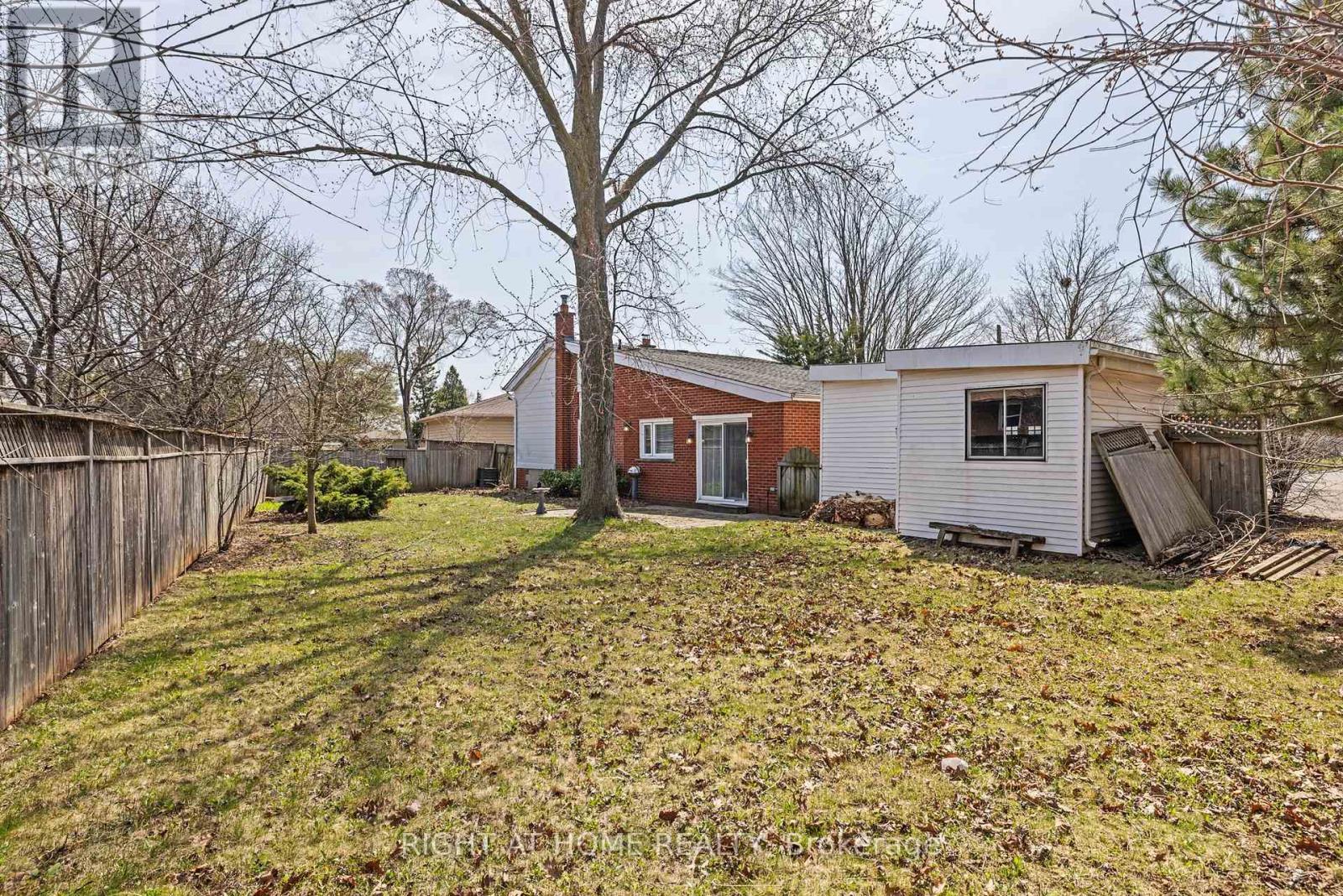 












600 WEYNWAY COURT

,
Oakville (WO West),




Ontario
L6L4G7

