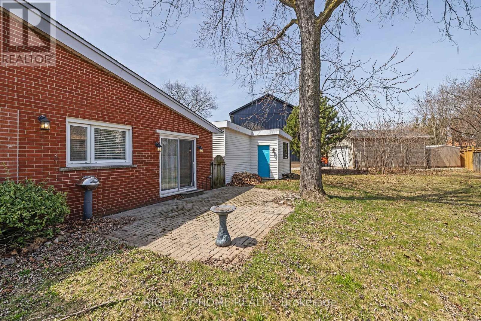 












600 WEYNWAY COURT

,
Oakville (WO West),




Ontario
L6L4G7

