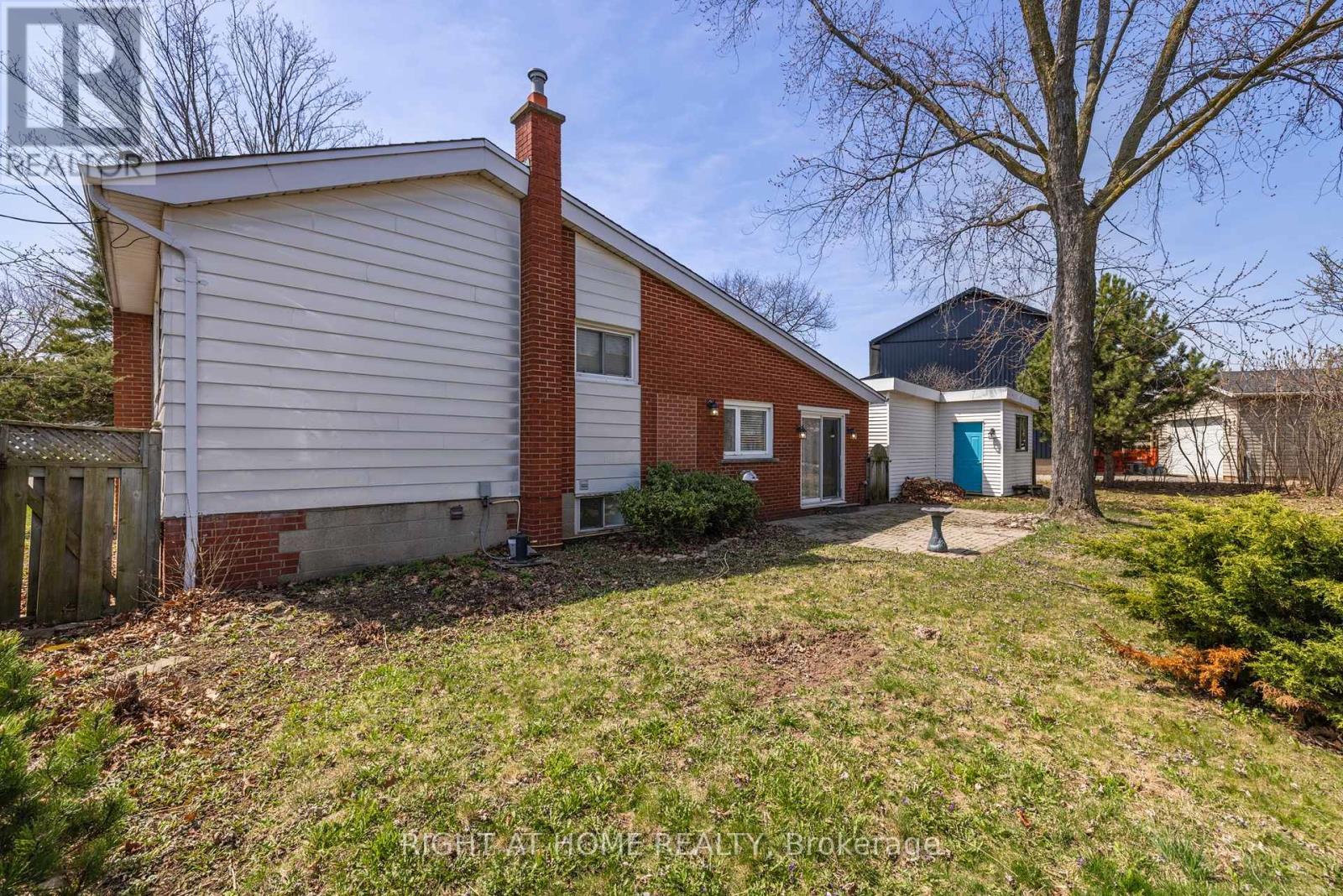 












600 WEYNWAY COURT

,
Oakville (WO West),




Ontario
L6L4G7

