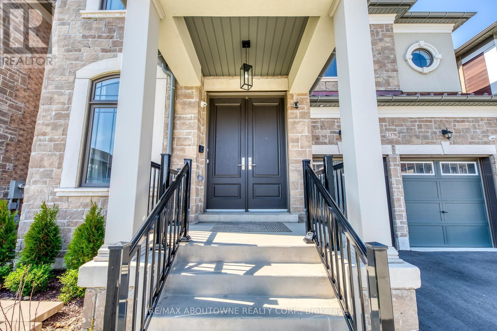 












1378 QUEENS PLATE ROAD

,
Oakville (GA Glen Abbey),




Ontario
L6M5L4

