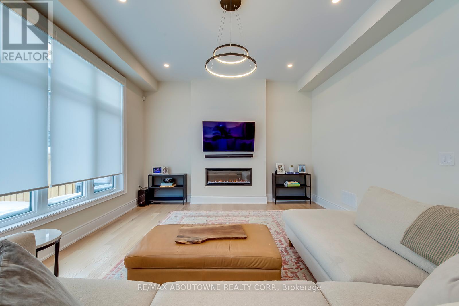 












1378 QUEENS PLATE ROAD

,
Oakville (GA Glen Abbey),




Ontario
L6M5L4

