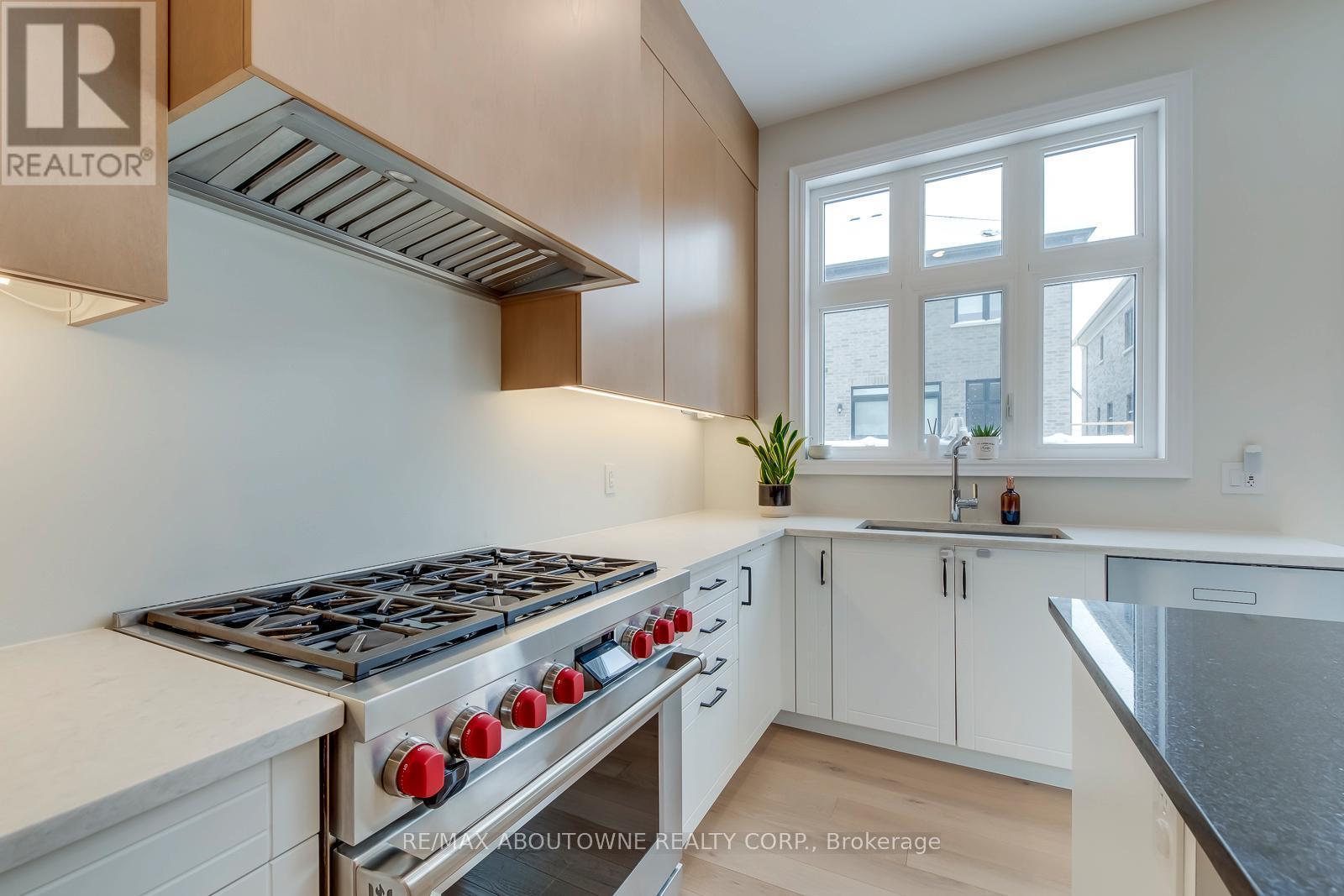 












1378 QUEENS PLATE ROAD

,
Oakville (GA Glen Abbey),




Ontario
L6M5L4

