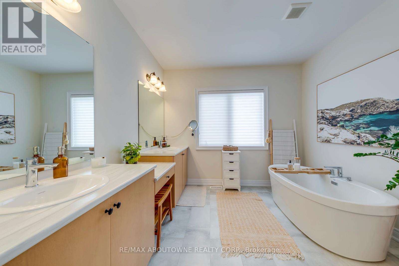 












1378 QUEENS PLATE ROAD

,
Oakville (GA Glen Abbey),




Ontario
L6M5L4

