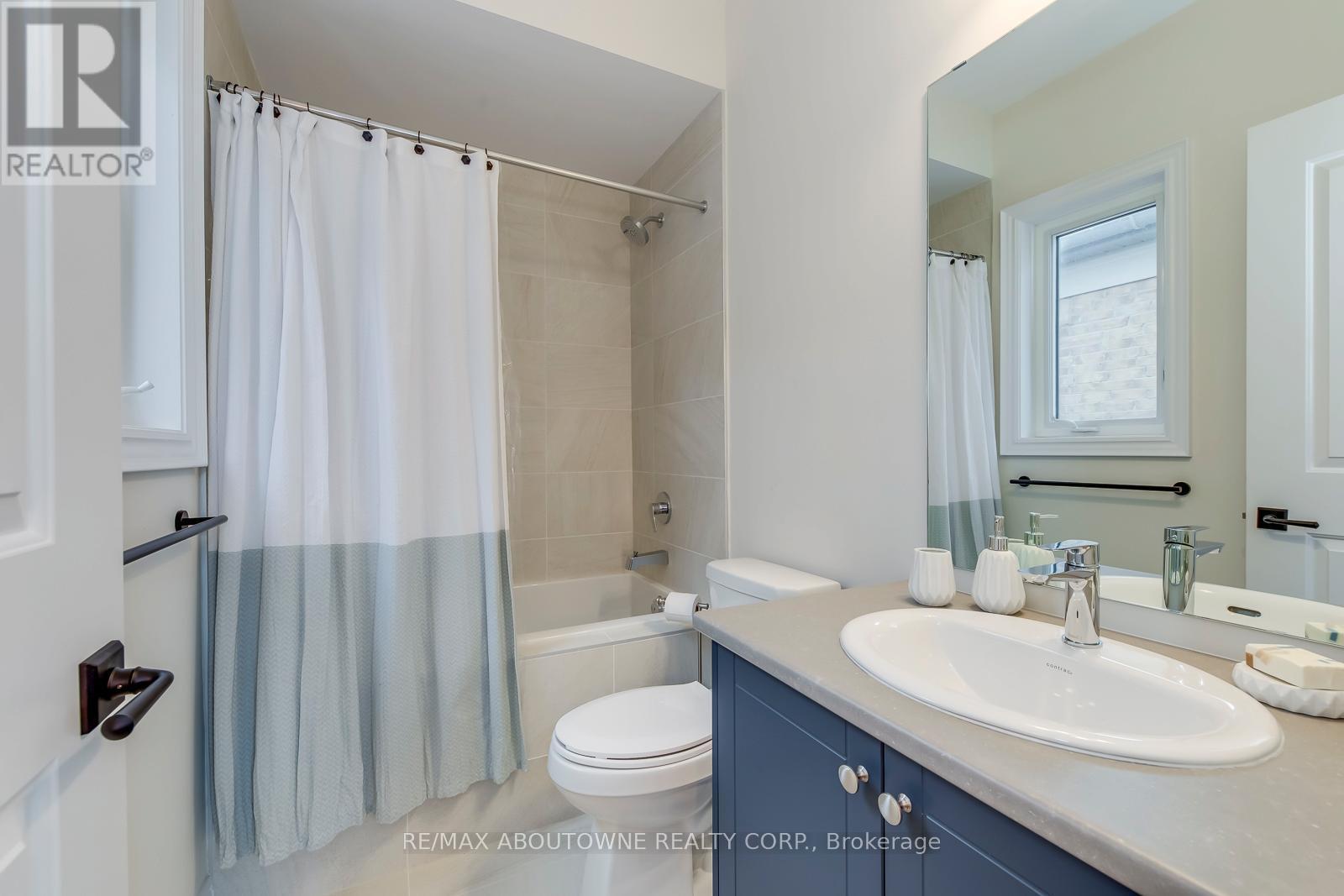 












1378 QUEENS PLATE ROAD

,
Oakville (GA Glen Abbey),




Ontario
L6M5L4

