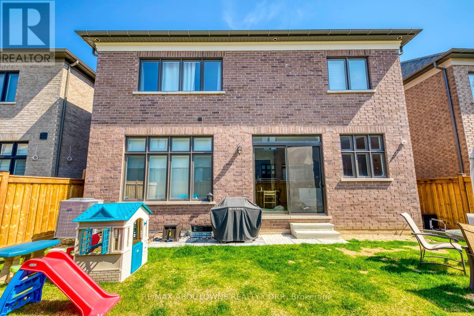 












1378 QUEENS PLATE ROAD

,
Oakville (GA Glen Abbey),




Ontario
L6M5L4

