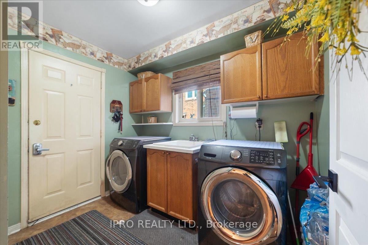 












77 LORD SIMCOE DRIVE

,
Brampton (Westgate),




Ontario
L6S5H1

