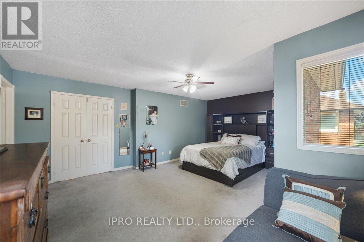 












77 LORD SIMCOE DRIVE

,
Brampton (Westgate),




Ontario
L6S5H1

