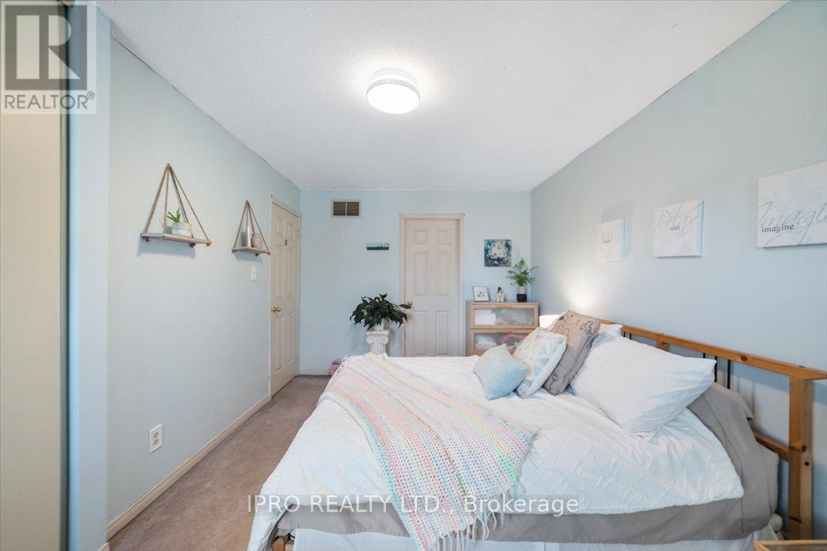 












77 LORD SIMCOE DRIVE

,
Brampton (Westgate),




Ontario
L6S5H1

