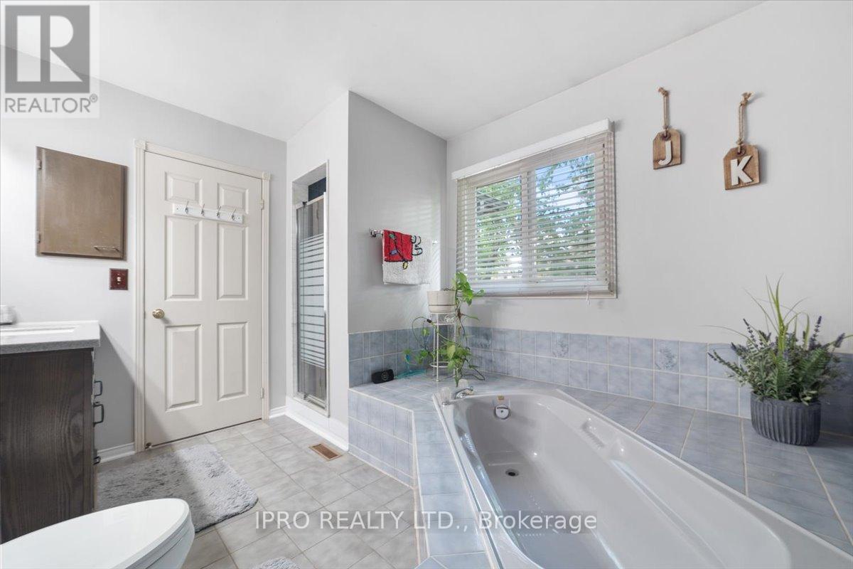 












77 LORD SIMCOE DRIVE

,
Brampton (Westgate),




Ontario
L6S5H1

