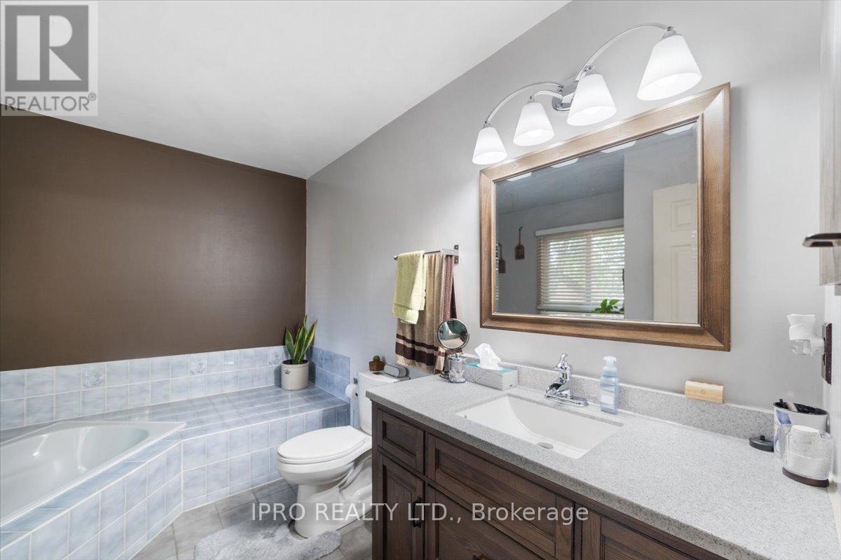 












77 LORD SIMCOE DRIVE

,
Brampton (Westgate),




Ontario
L6S5H1

