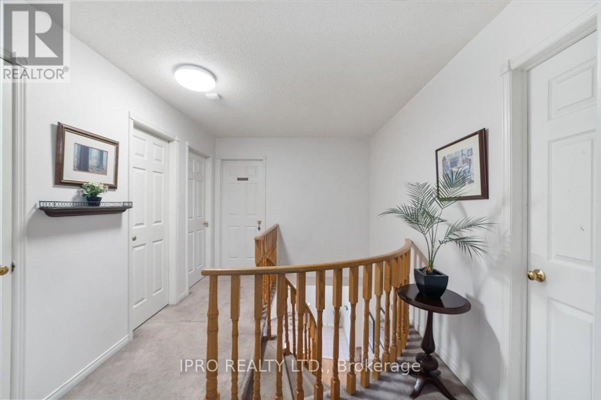 












77 LORD SIMCOE DRIVE

,
Brampton (Westgate),




Ontario
L6S5H1

