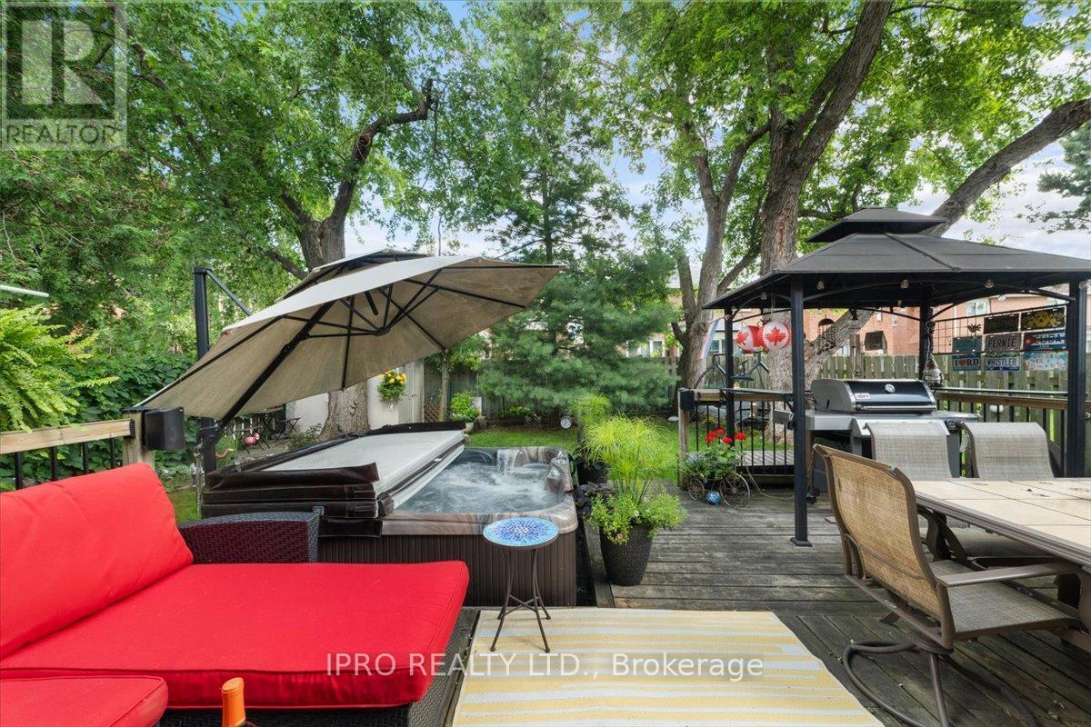 












77 LORD SIMCOE DRIVE

,
Brampton (Westgate),




Ontario
L6S5H1

