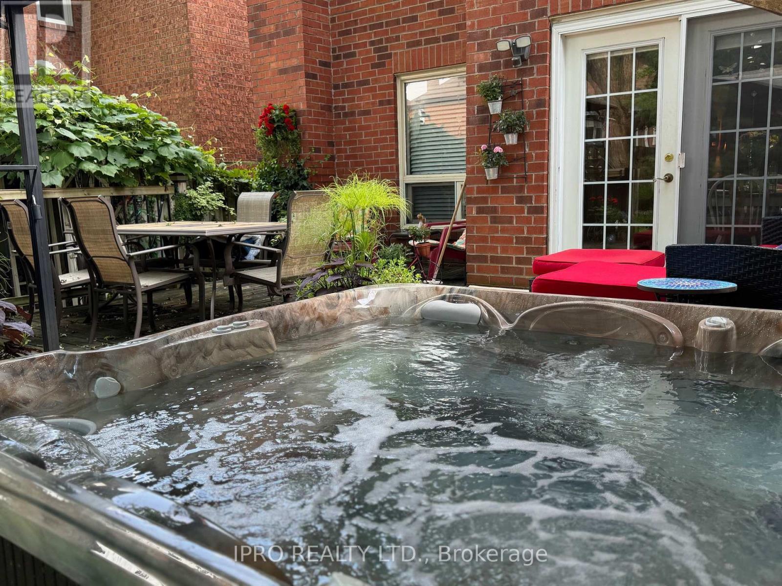 












77 LORD SIMCOE DRIVE

,
Brampton (Westgate),




Ontario
L6S5H1

