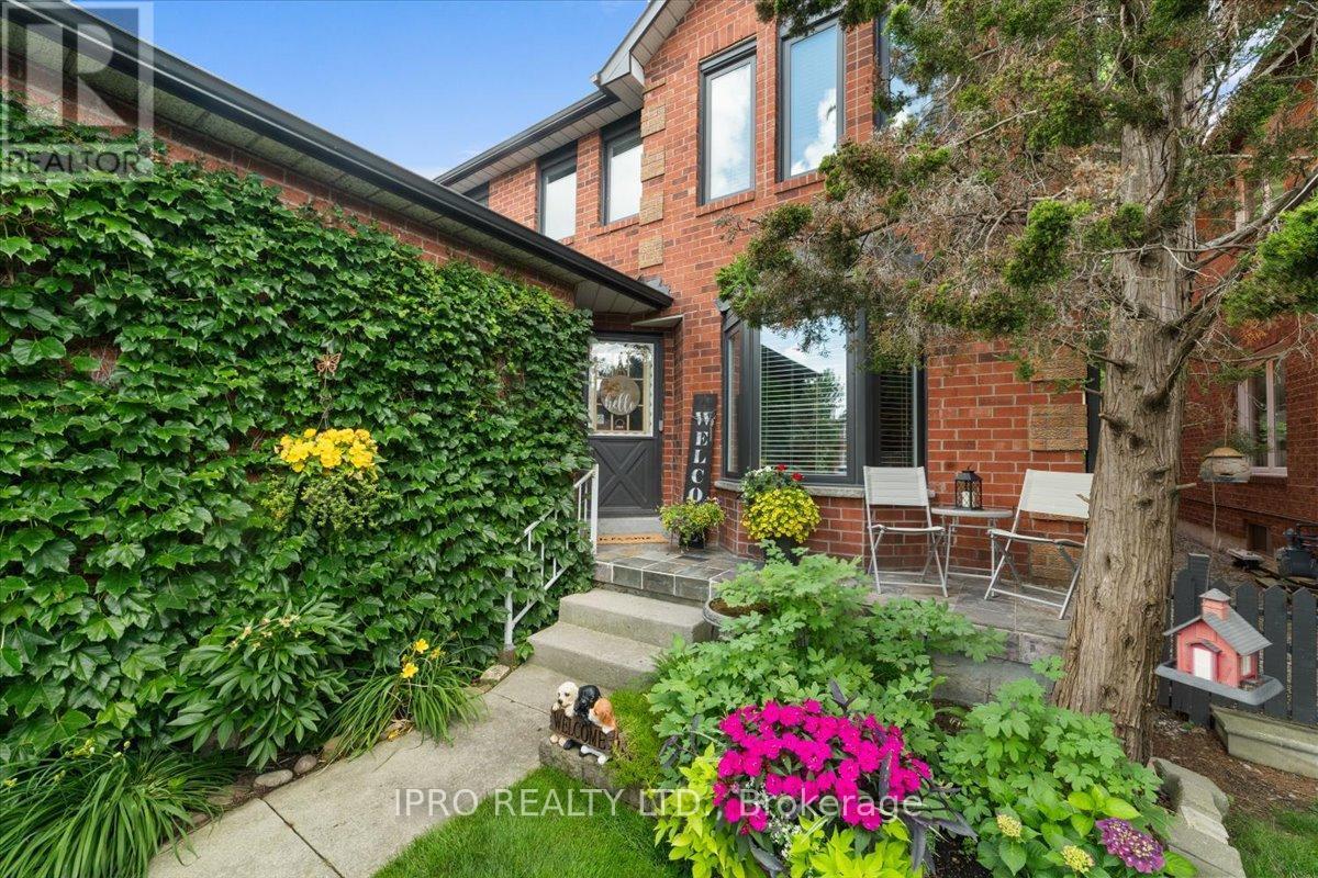 












77 LORD SIMCOE DRIVE

,
Brampton (Westgate),




Ontario
L6S5H1

