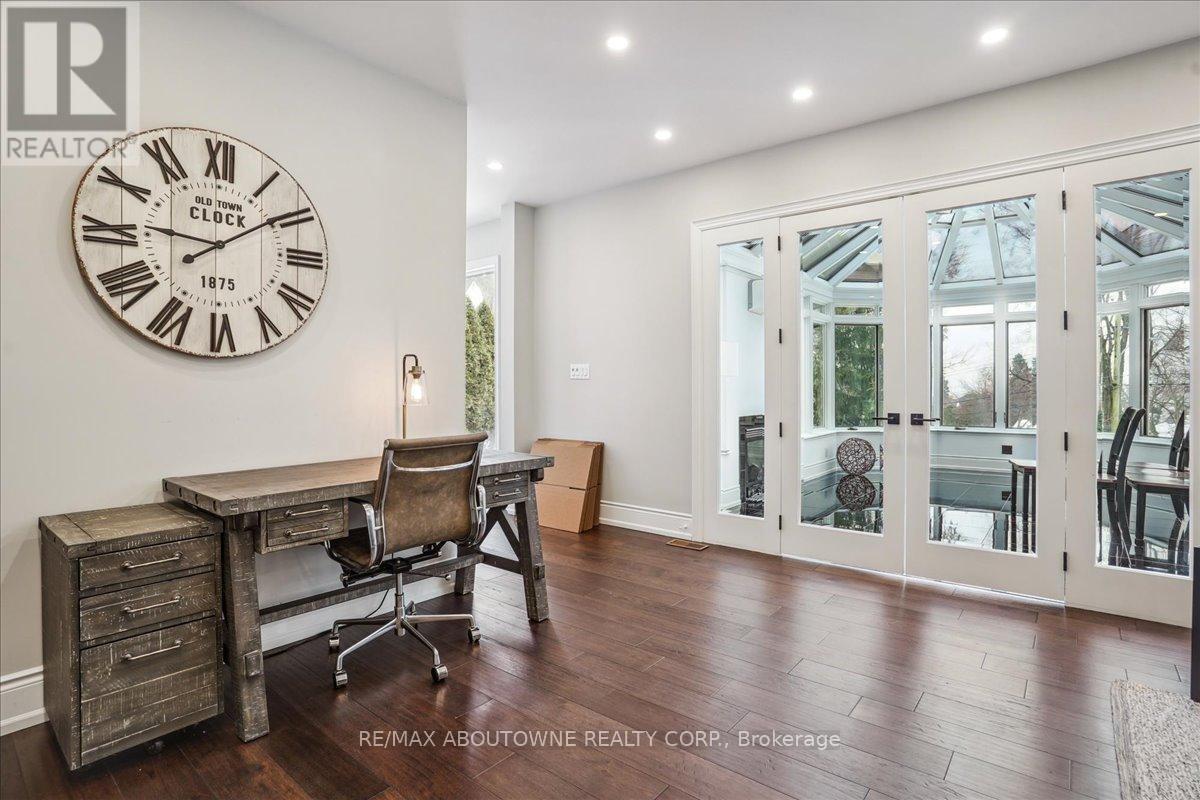 












332 SHOREVIEW ROAD

,
Burlington (LaSalle),




Ontario
L7T2N5

