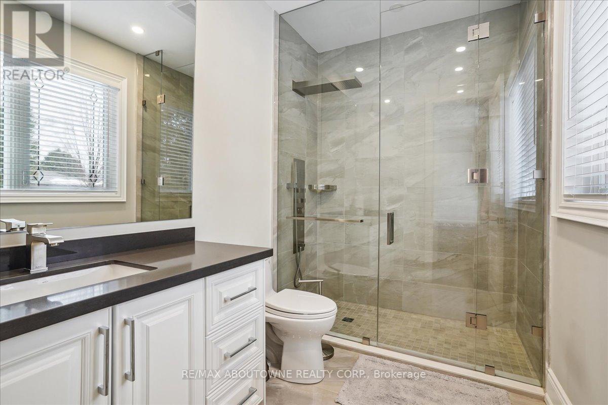 












332 SHOREVIEW ROAD

,
Burlington (LaSalle),




Ontario
L7T2N5

