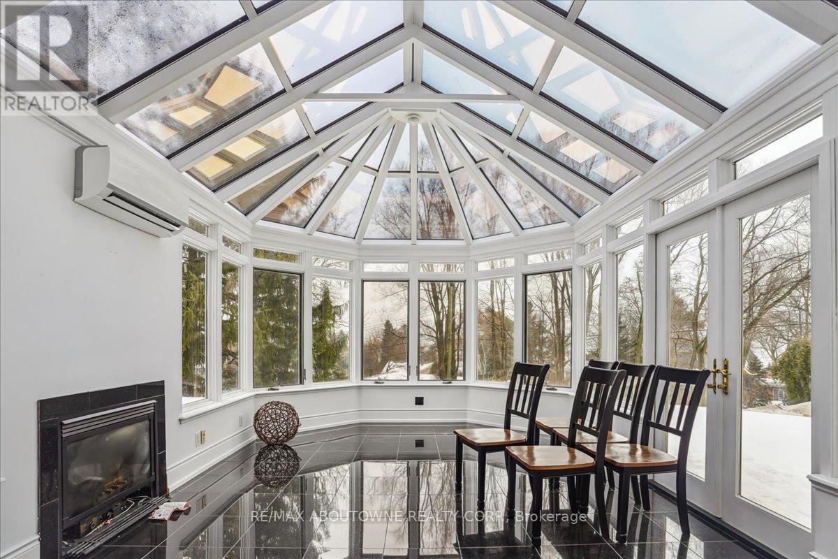 












332 SHOREVIEW ROAD

,
Burlington (LaSalle),




Ontario
L7T2N5


