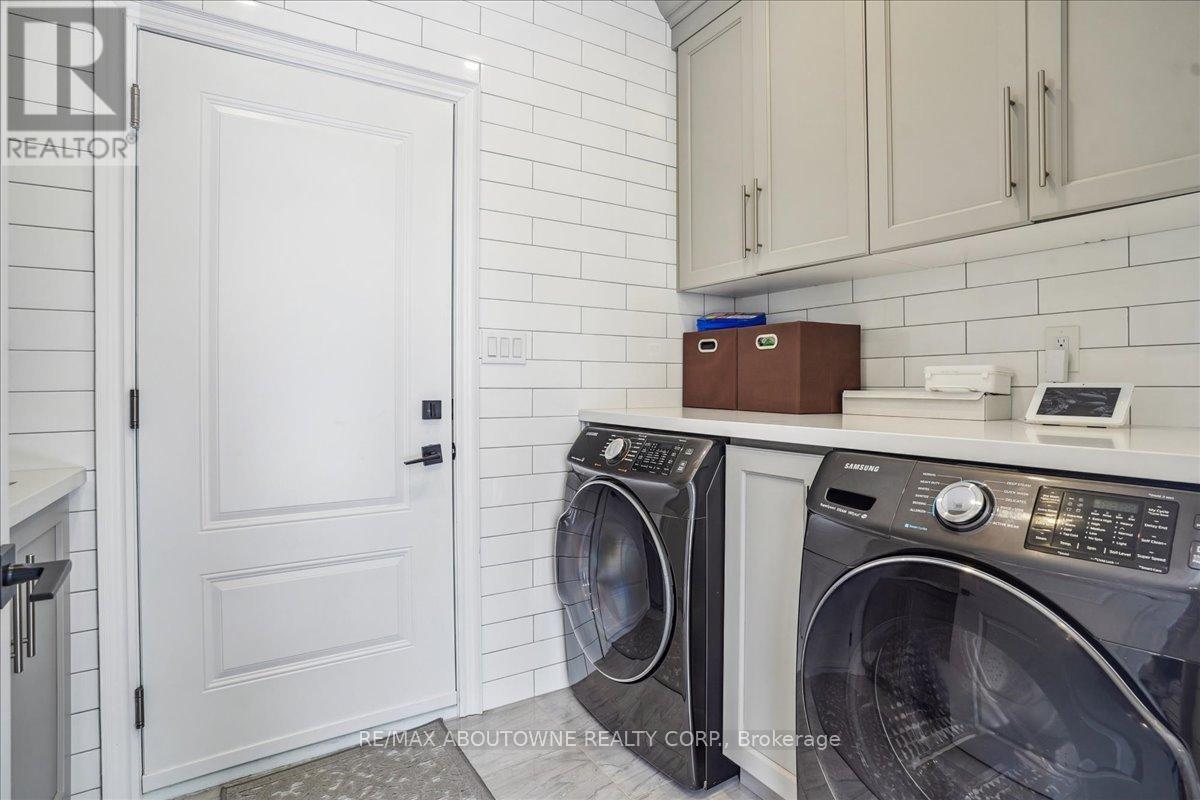 












332 SHOREVIEW ROAD

,
Burlington (LaSalle),




Ontario
L7T2N5

