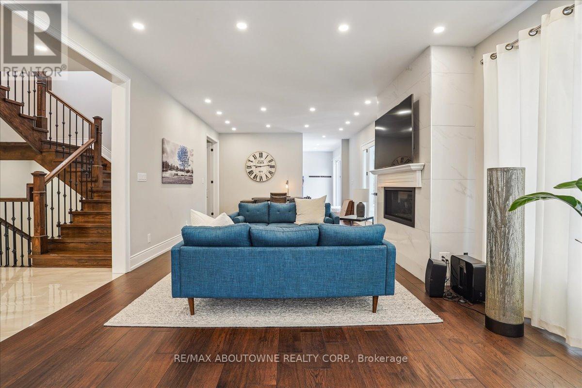 












332 SHOREVIEW ROAD

,
Burlington (LaSalle),




Ontario
L7T2N5


