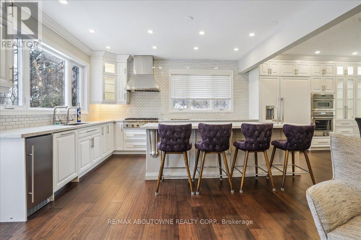 












332 SHOREVIEW ROAD

,
Burlington (LaSalle),




Ontario
L7T2N5


