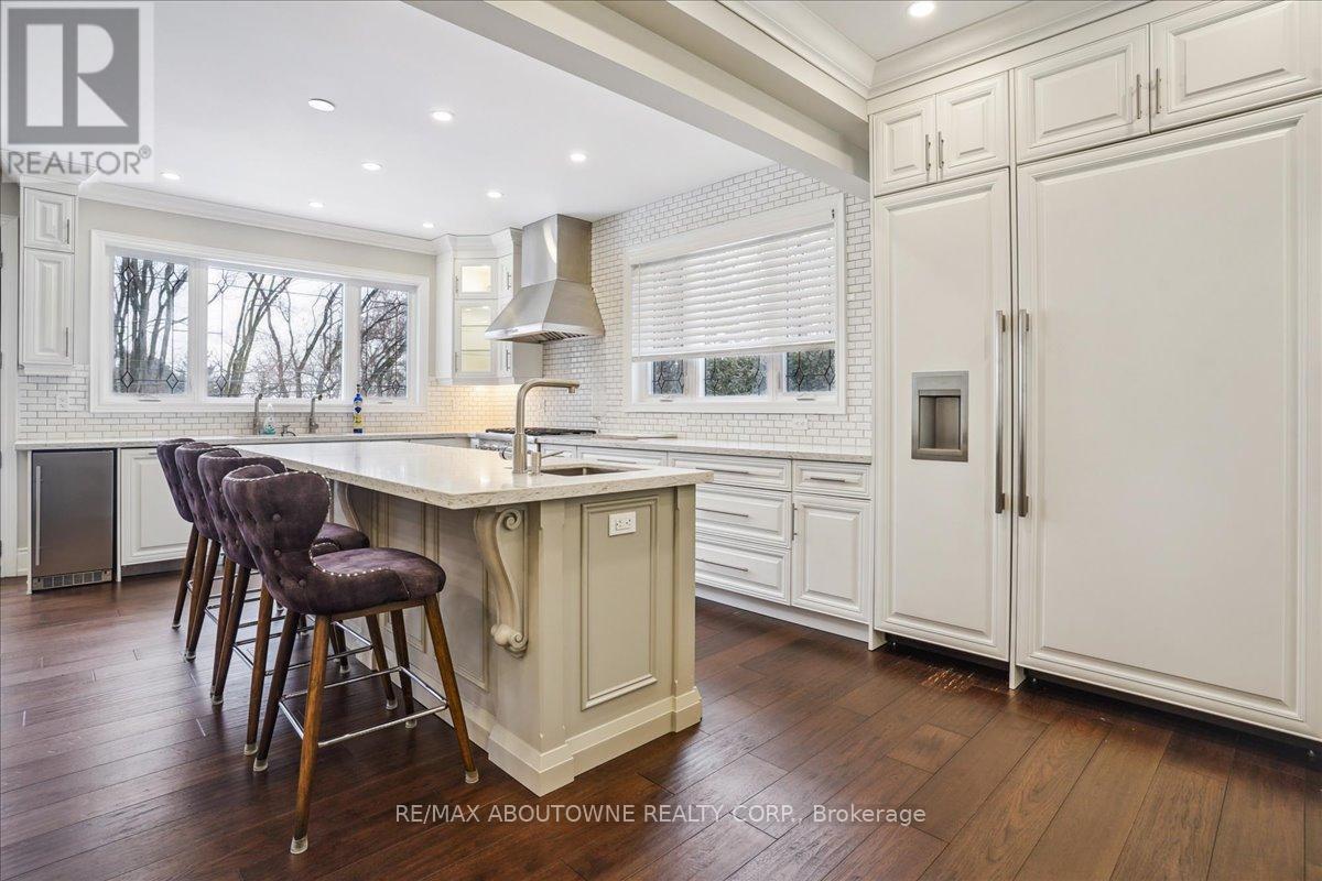 












332 SHOREVIEW ROAD

,
Burlington (LaSalle),




Ontario
L7T2N5

