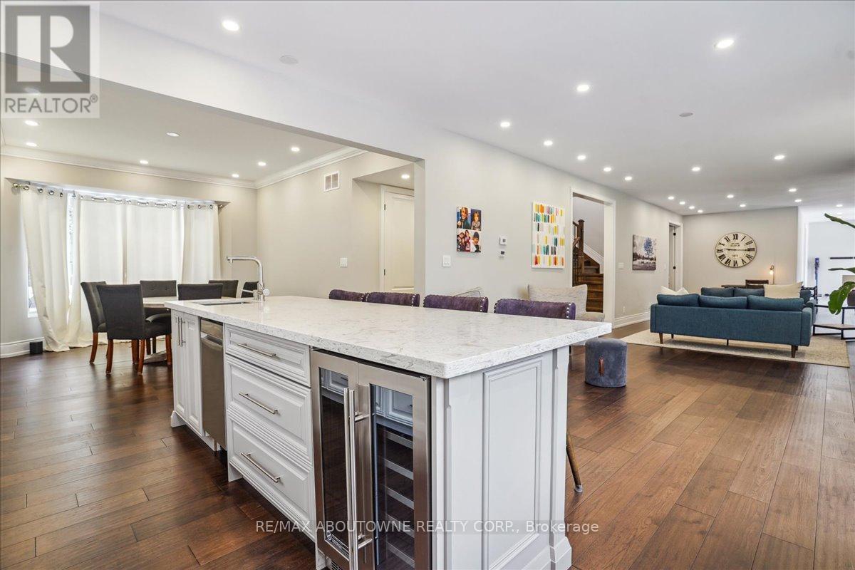 












332 SHOREVIEW ROAD

,
Burlington (LaSalle),




Ontario
L7T2N5

