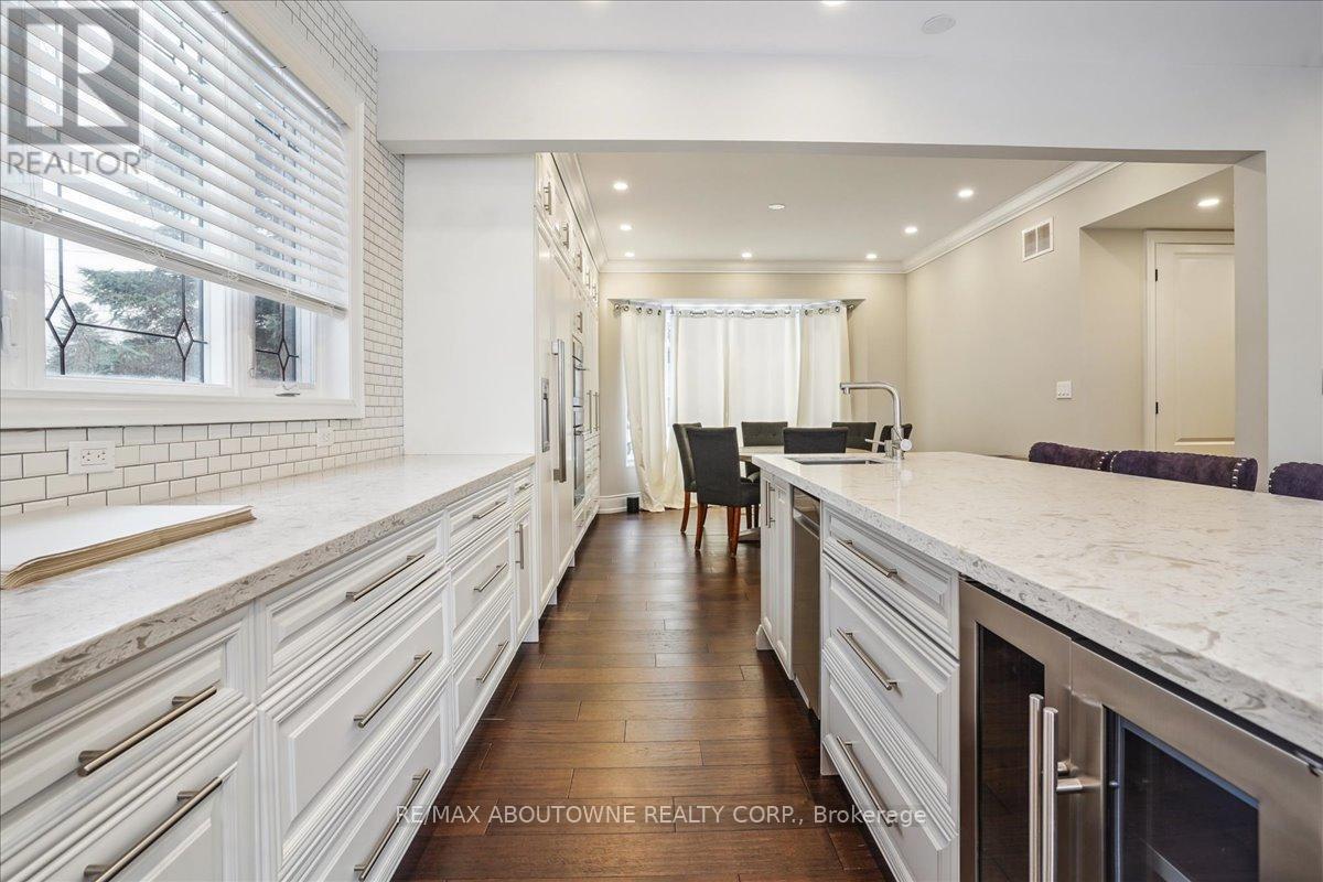 












332 SHOREVIEW ROAD

,
Burlington (LaSalle),




Ontario
L7T2N5

