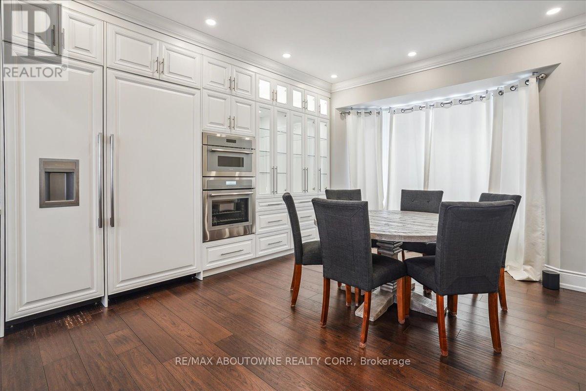 












332 SHOREVIEW ROAD

,
Burlington (LaSalle),




Ontario
L7T2N5

