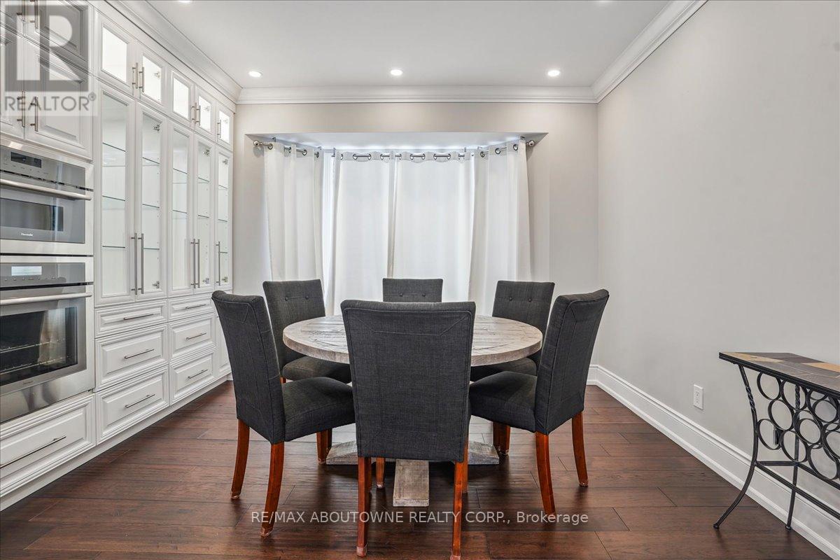 












332 SHOREVIEW ROAD

,
Burlington (LaSalle),




Ontario
L7T2N5

