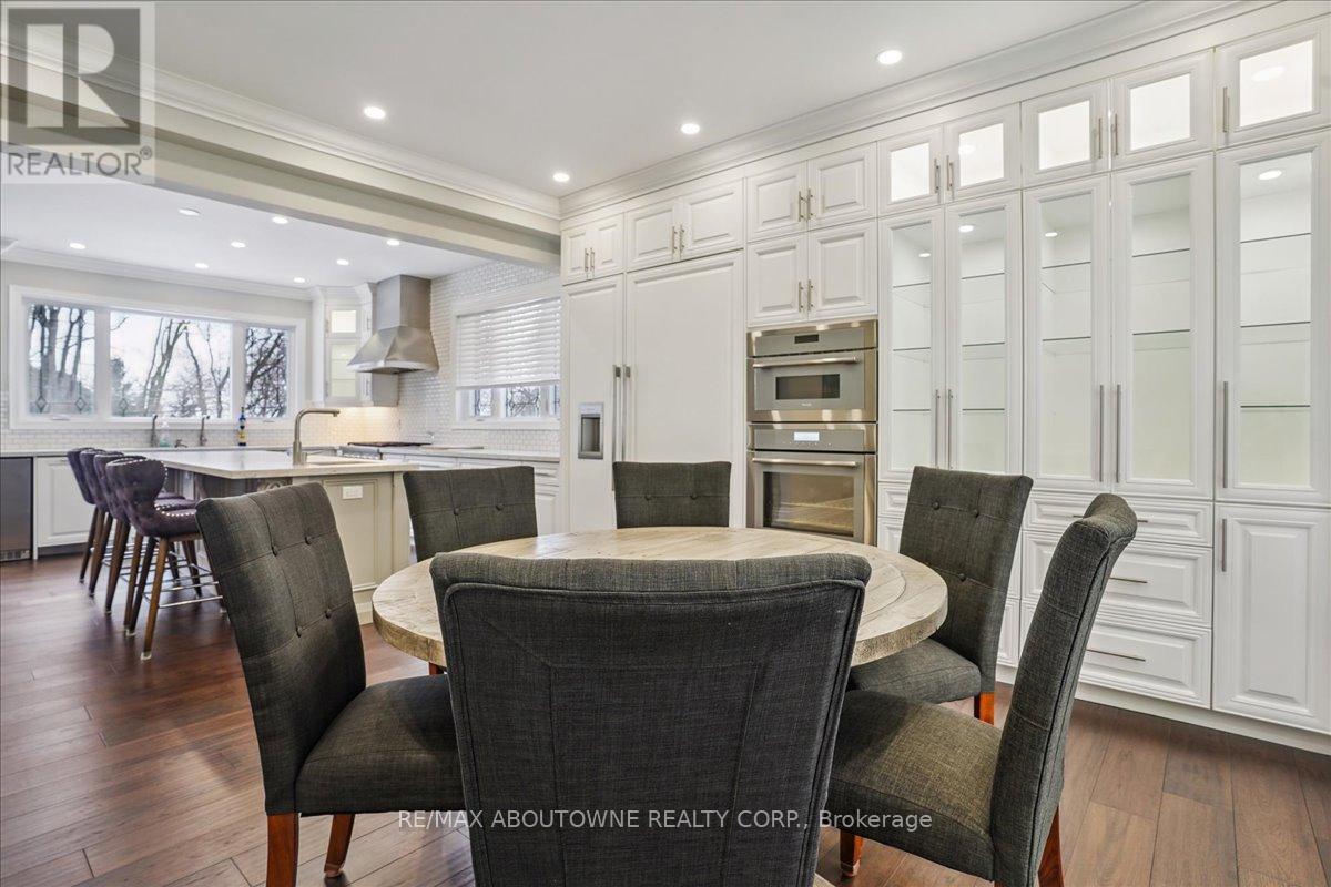 












332 SHOREVIEW ROAD

,
Burlington (LaSalle),




Ontario
L7T2N5

