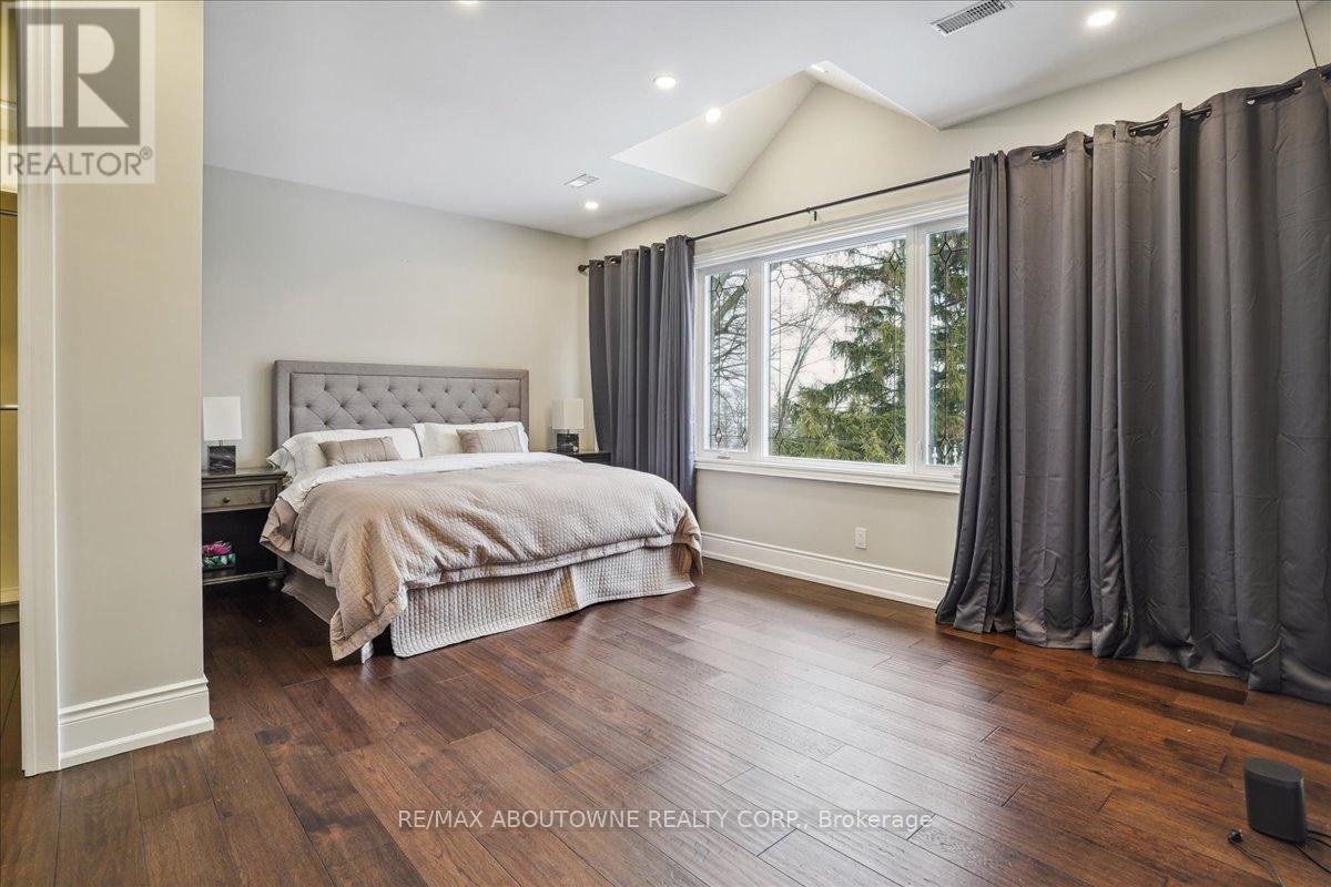 












332 SHOREVIEW ROAD

,
Burlington (LaSalle),




Ontario
L7T2N5

