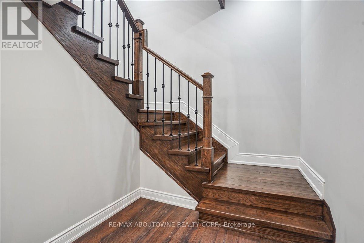 












332 SHOREVIEW ROAD

,
Burlington (LaSalle),




Ontario
L7T2N5

