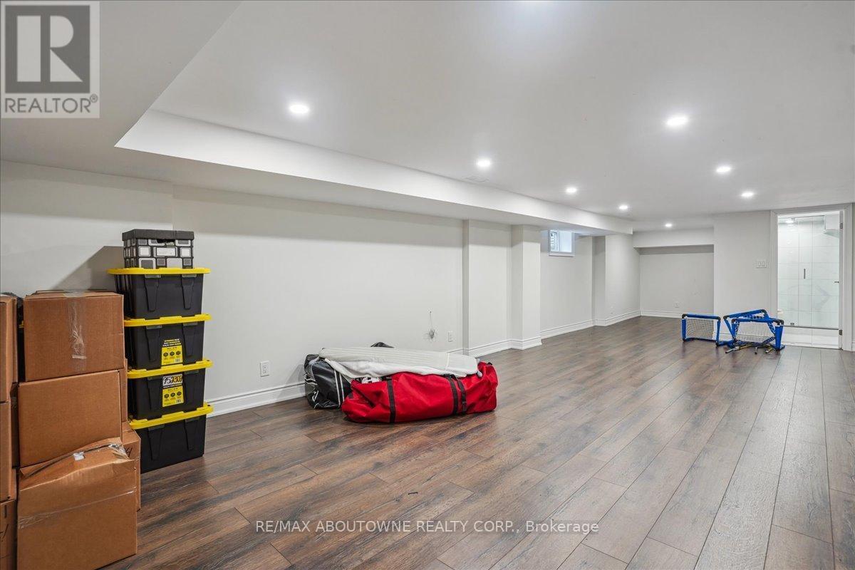 












332 SHOREVIEW ROAD

,
Burlington (LaSalle),




Ontario
L7T2N5

