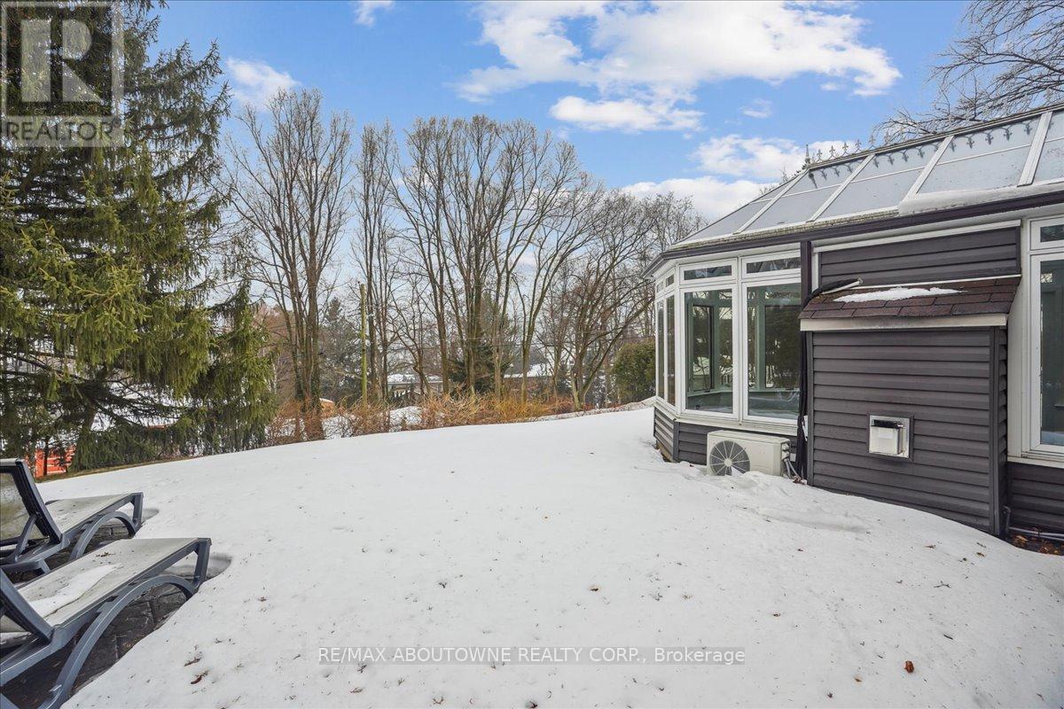 












332 SHOREVIEW ROAD

,
Burlington (LaSalle),




Ontario
L7T2N5

