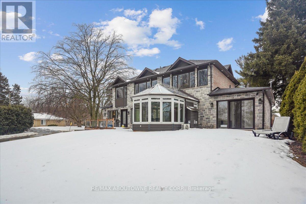 












332 SHOREVIEW ROAD

,
Burlington (LaSalle),




Ontario
L7T2N5

