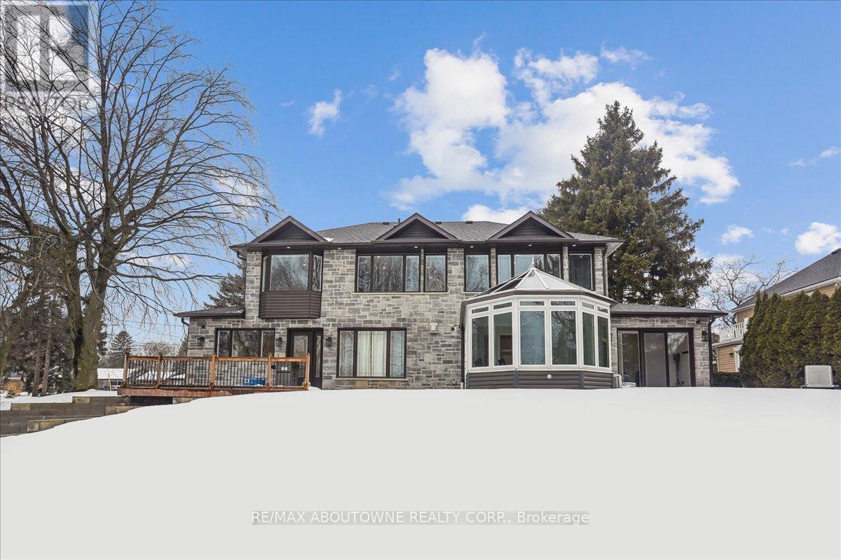 












332 SHOREVIEW ROAD

,
Burlington (LaSalle),




Ontario
L7T2N5

