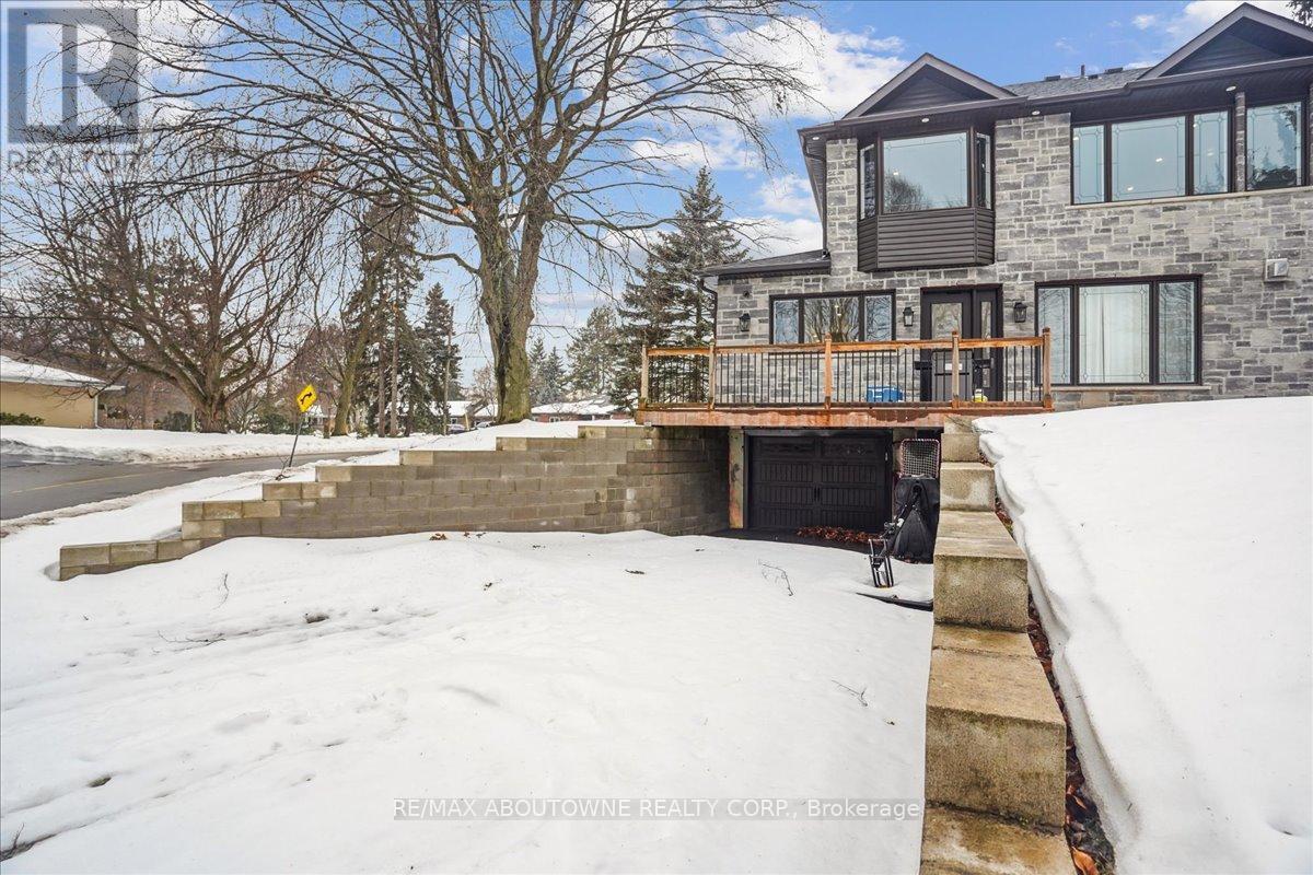 












332 SHOREVIEW ROAD

,
Burlington (LaSalle),




Ontario
L7T2N5

