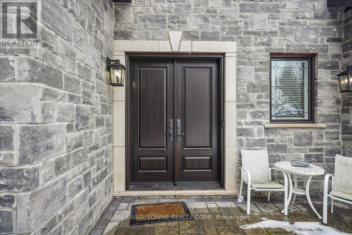 












332 SHOREVIEW ROAD

,
Burlington (LaSalle),




Ontario
L7T2N5

